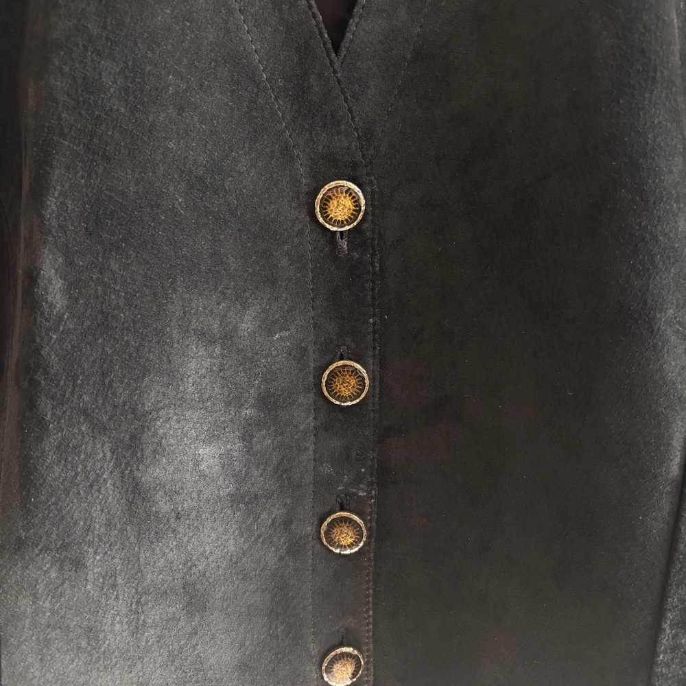 Danier Women's Elegant Black Suede Blazer - Picture 7 of 9